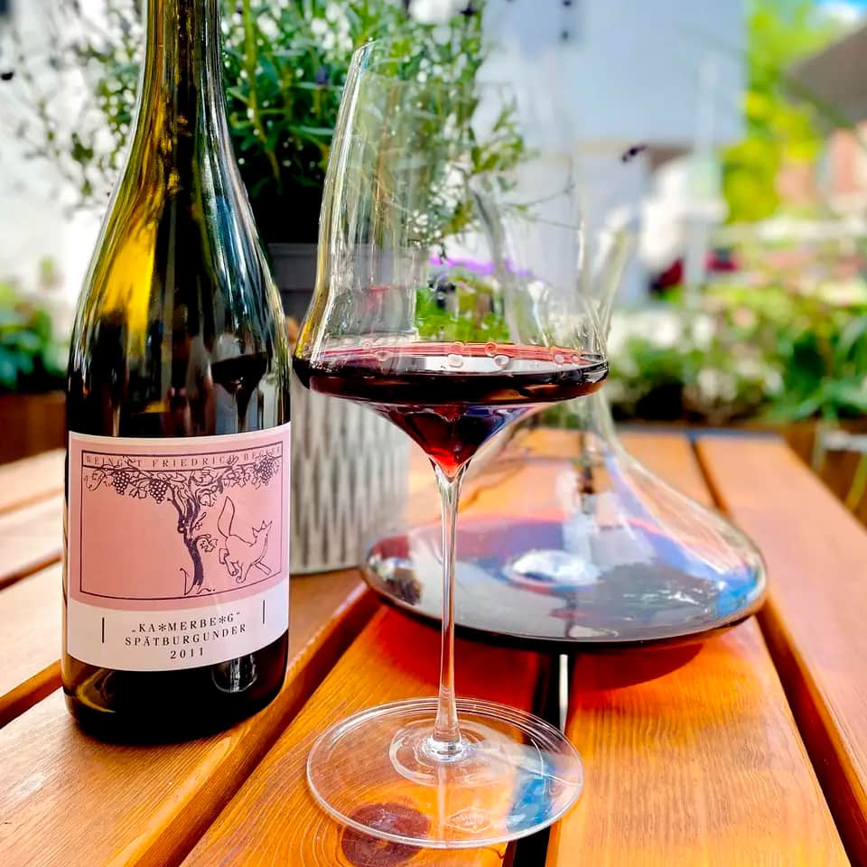 Vivienne [R] - Red Wine